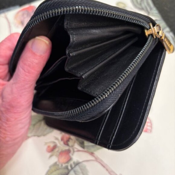 BALLY ZIP-AROUND WALLET -- NEAR PERFECT! - Picture 6 of 16